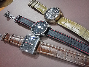 【手前】ルイエラール　カレ　クロノグラフと【手前】PLUS (プラス)を組み合わせたお客様