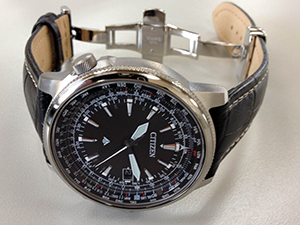 CITIZEN PROMASTER CB0130-51EとPLUS (プラス)を組み合わせたお客様