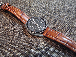 オメガ スピードマスターとPLUS (プラス)を組み合わせたお客様