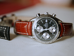 OMEGA Speedmaster 1991とGUTTUSO(グットゥーゾ)を組み合わせたお客様