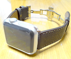 アップルウォッチ バンド(牛革レザー）とアップル ウォッチ Series 3を組み合わせたお客様