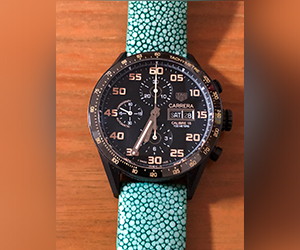 GALUCHAT CAOUTCHOUC(ガルーシャ カウチック)とタグホイヤー CARRERA キャリバー16デイデイト チタン ブラックを組み合わせたお客様