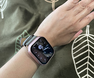 牛革フラットベルトとアップルウォッチを組み合わせたお客様