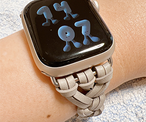 アップルウォッチ用ブレイデッドベルトとアップルウォッチ シリーズ8を組み合わせたお客様