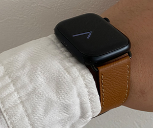 アップルウォッチ用 牛革フラットベルトとアップルウォッチ シリーズ7を組み合わせたお客様