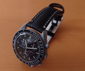 RACE(レース)とSwatch BIOCERAMIC MOONSWATCH MISSION TO MOONSHINEを組み合わせたお客様