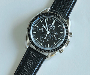 オメガ スピードマスタープロフェッショナルとVIOLINO(ビオリノ)を組み合わせたお客様